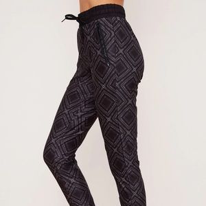 Wolven threads summit joggers